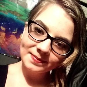 Meet your Posher, Caitlin